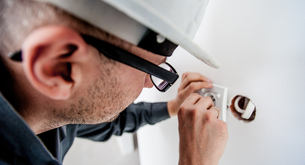 ¿Cuánto cobran los electricistas al mes?